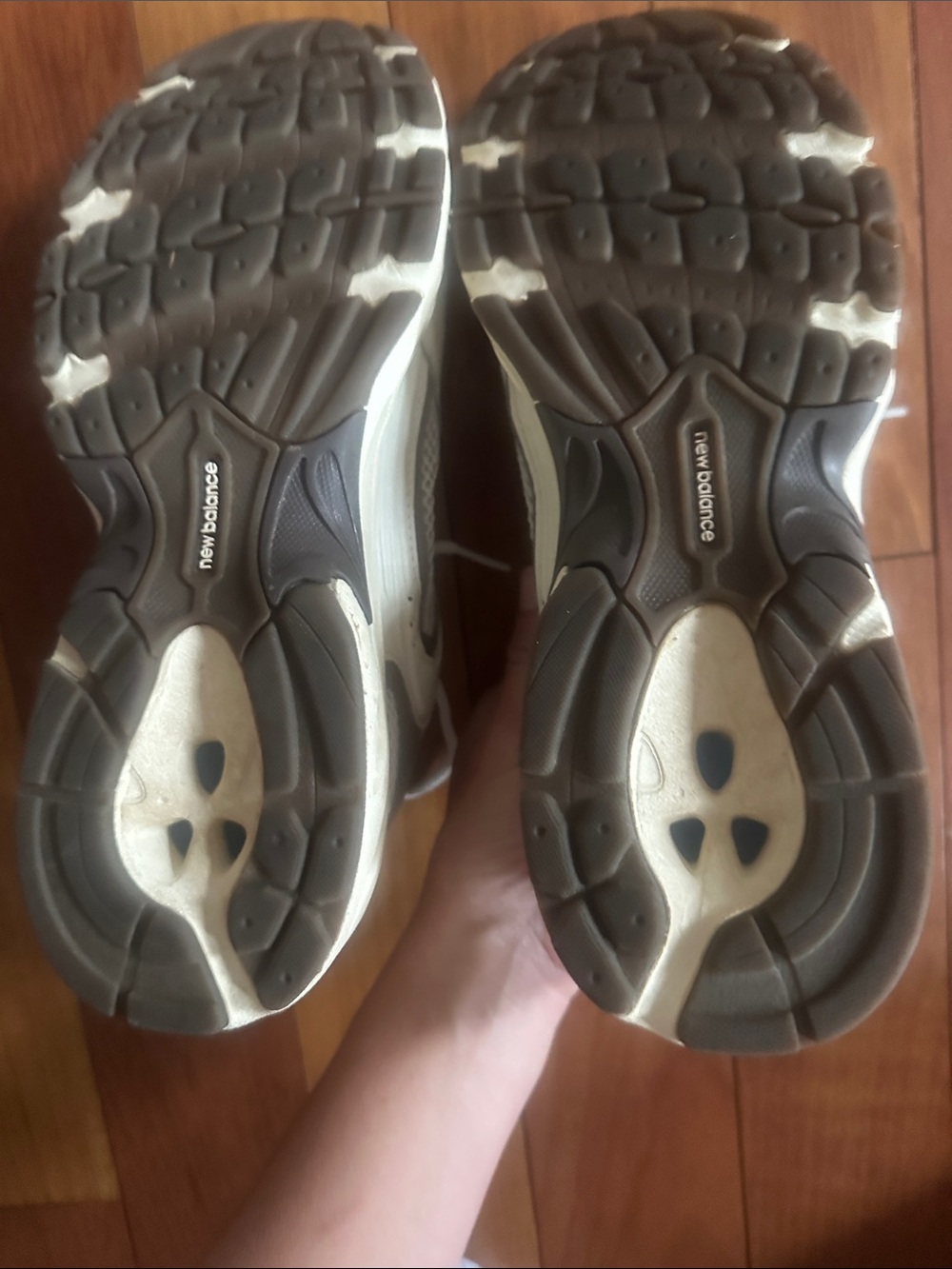 New Balance 530 White and Gray Athletic Running Sneakers - Picture 3 of 5